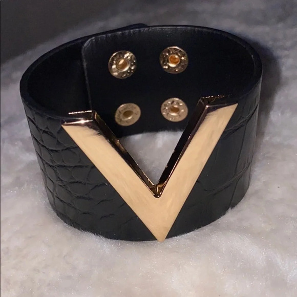 Luxury Croc Faux Leather Fashion V Cuff bracelet - Picture 7 of 10